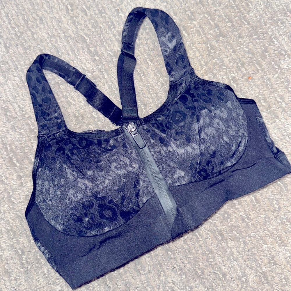 Victoria’s Secret 32C incredible knockout Ultramax sports bra